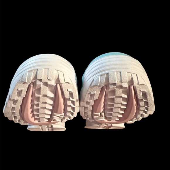 New, Fila Disruptor II Premium (Big Kid) White/Safety Yellow/Blue, Size 6 - Picture 11 of 14